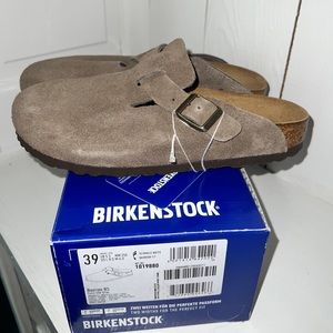 New in box Birkenstock Boston suede clogs